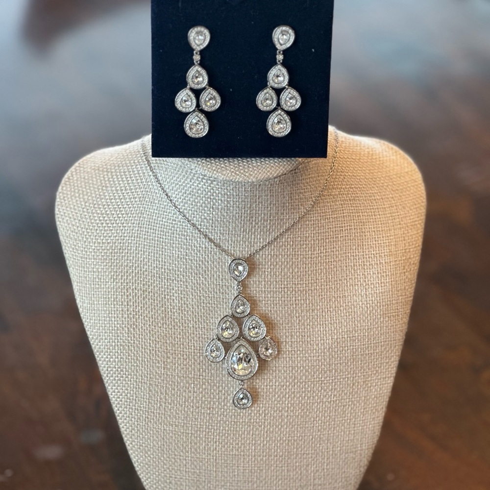 Swarovski Sensation Chandelier Pearcut Crystal Pendant Necklace (1156253) Set